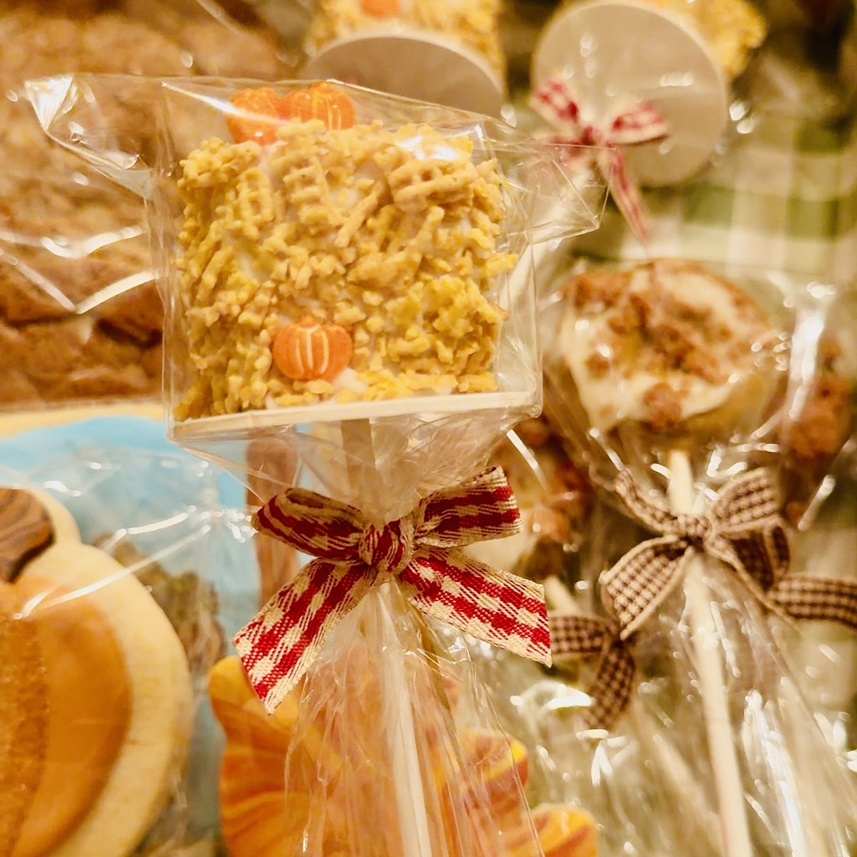 Photo of Vanilla Cake Pop (Haybale Shaped) - View 3